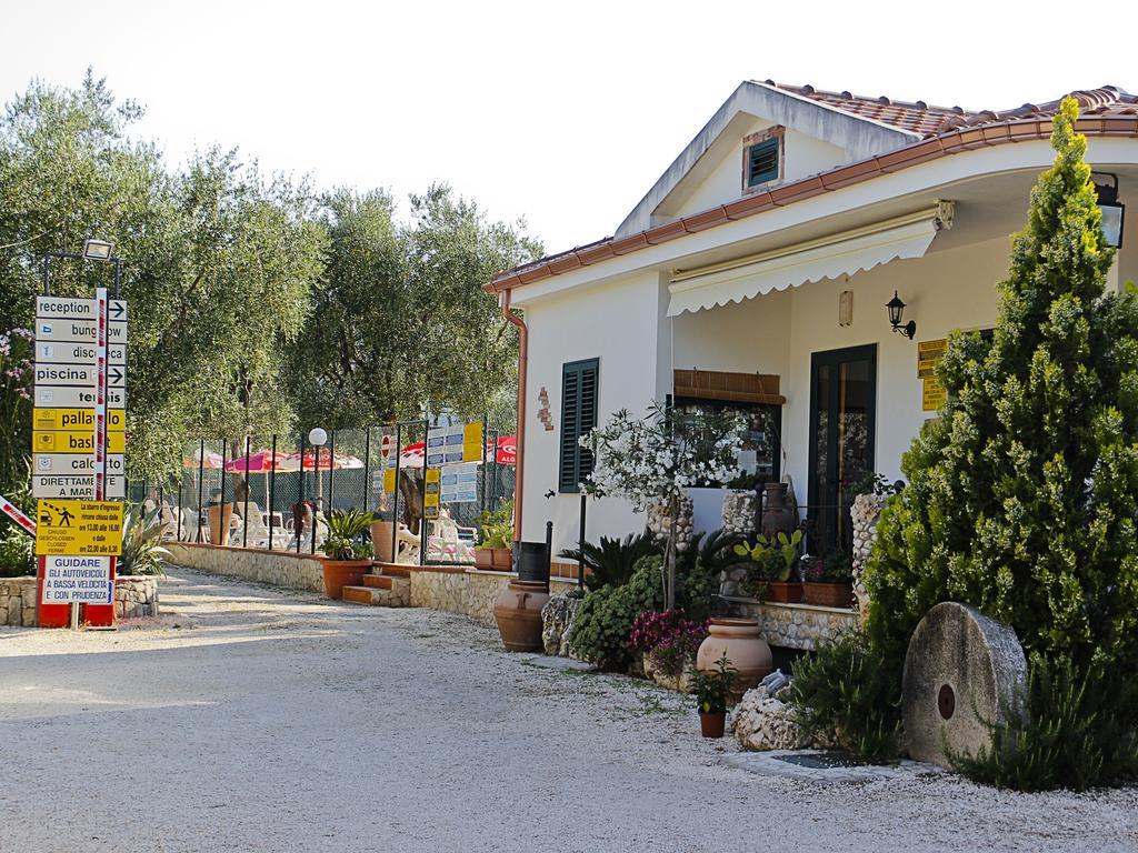 Camping Village Degli Ulivi Mattinata Exterior photo